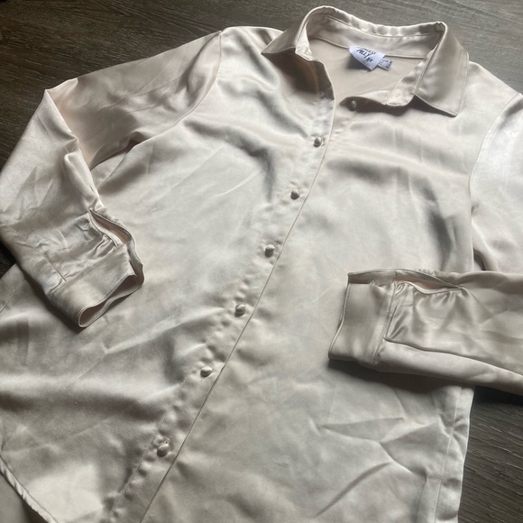 Princess Polly Pale Pink Satin Button-Down Shirt - Picture 2 of 3